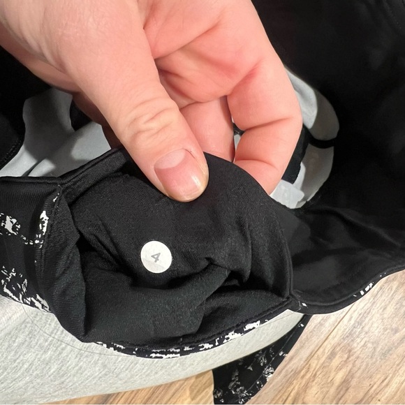 Lululemon Crop Capri Black and White Patterned Legging - Picture 3 of 6